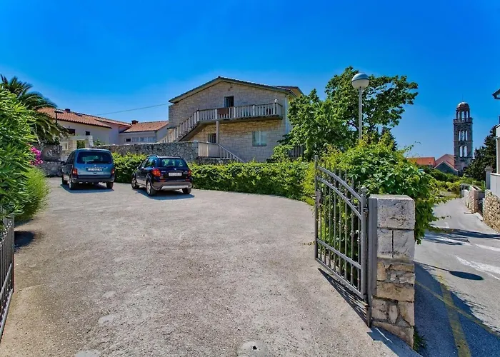 Apartmán With Parking Space Hvar - 23674 *